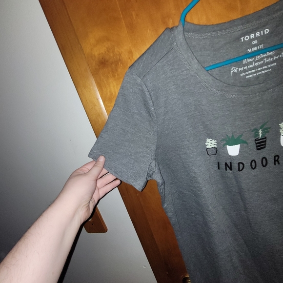 Torrid 00 "Indoorsy" T-shirt - Picture 2 of 5